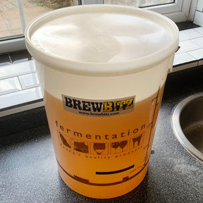 10 Litre Youngs Fermentation Brewing Bucket & Lid